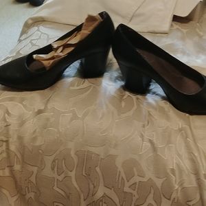 Aerosoles leather 2 1/2 inch heels with heel rest.